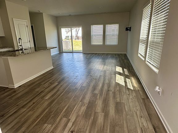 3rd image of 1070 Plumcrest Dr