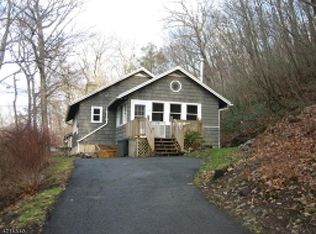 35 Mountain Trl, Sandyston, NJ 07826