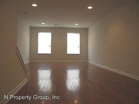 4th image of 2303 N Park Ave #2917326