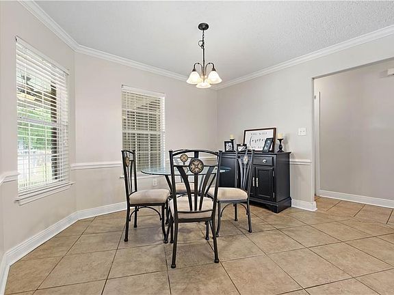 4th image of 4015 Blakewood Dr