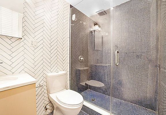 5th image of 405 E 78th St APT 1D