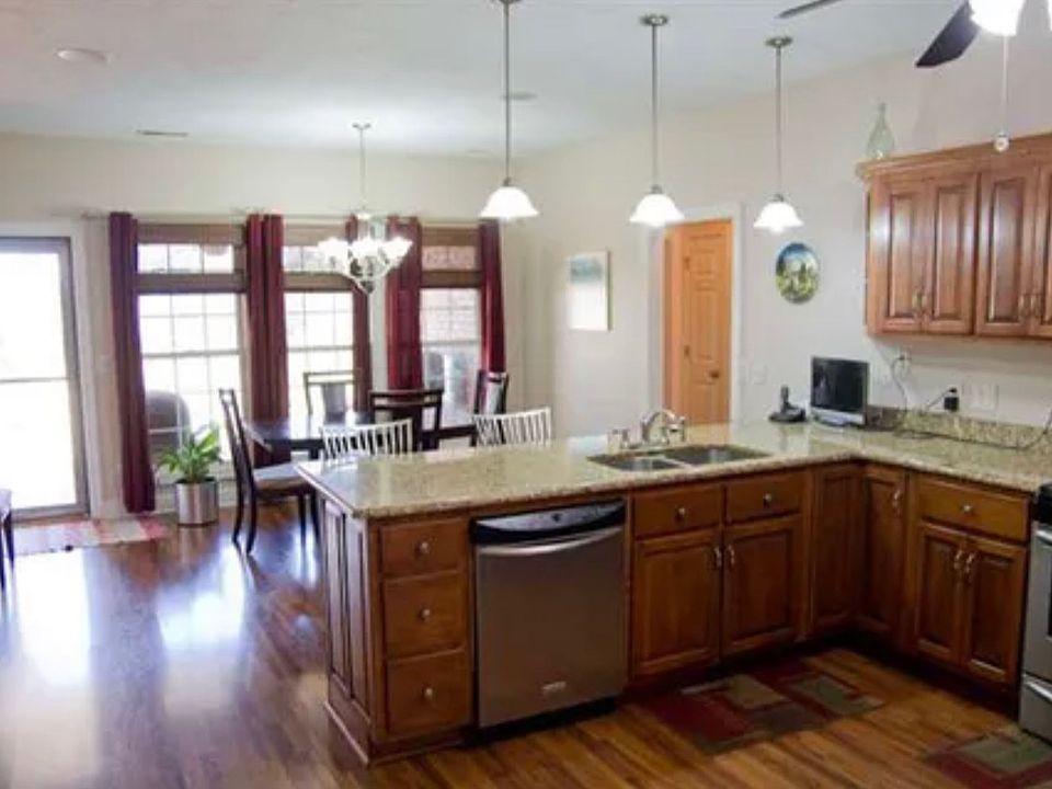 1st image of 37 Doral Ct #37