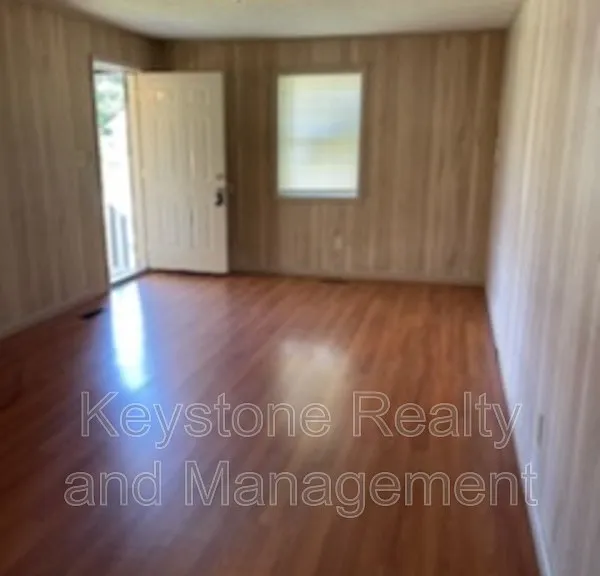 410 Lucky Debonair St #B — Photo 4