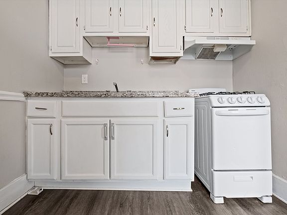 5th image of 656 Lothrop Rd APT 204