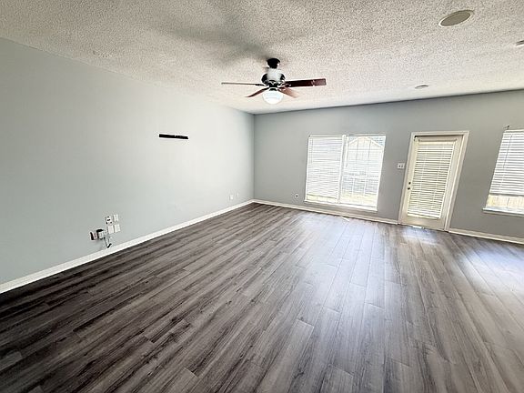 5th image of 740 Copperfield Dr W