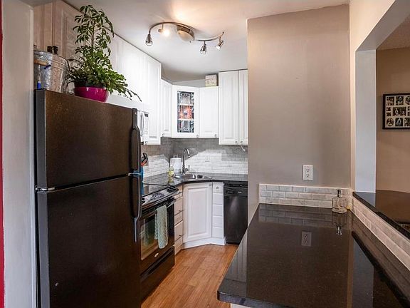 4th image of 105-8040 Colonial Dr #105