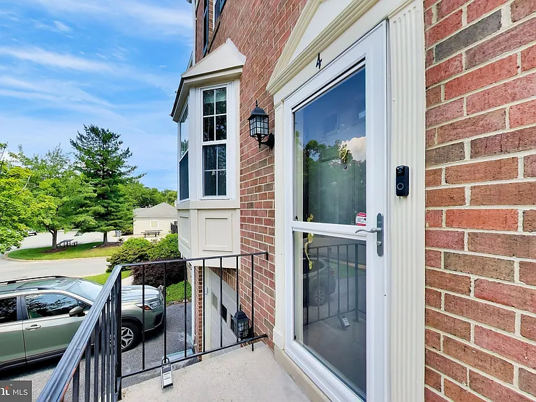 4 Earth Star Ct — Photo 2