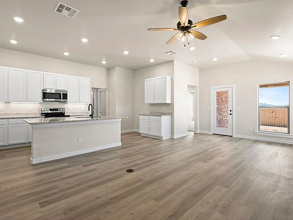 3rd image of 2516 Copperhead Dr