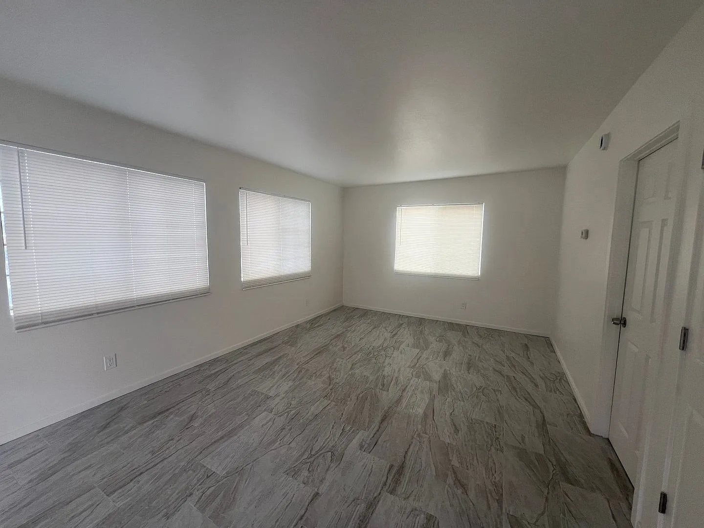 Fully Remodeled 1 Bed. Apt. / Available For Self Viewing! — Photo 2