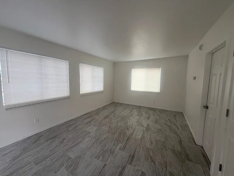 535 E Jacinto St — Photo 2