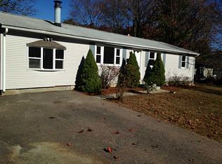 8 Larchmont Dr, Coventry, RI 02816