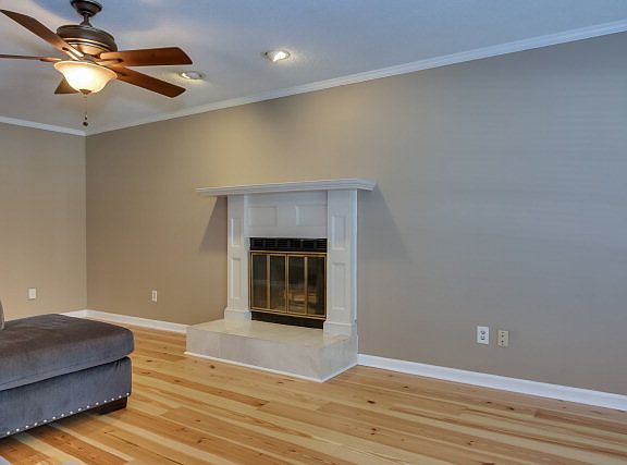 3rd image of 3823 Villa Ln