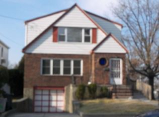 6104 228th St, Oakland Gardens, NY 11364