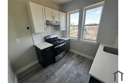 700 Chancellor Ave Photo 1