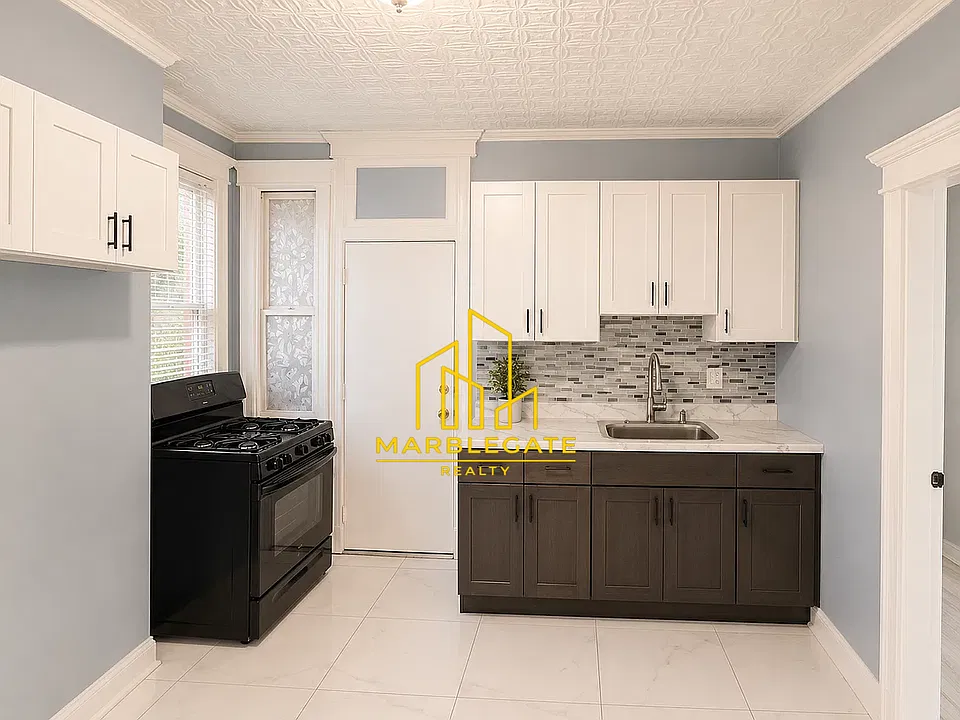 170 Linden Ave #11