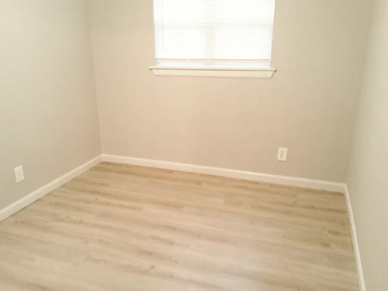 7106 Sears Ter — Photo 10