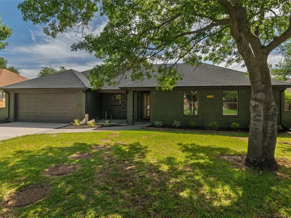 5728 Caracas Dr, North Richland Hills, TX 76180