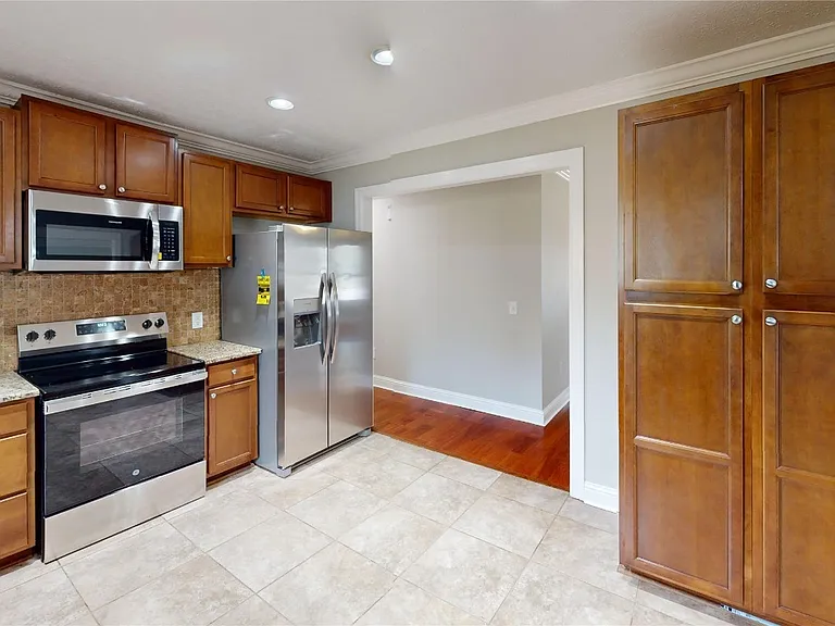 109 Sheila Blvd — Photo 5