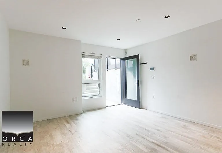 2912 Trinity St — Photo 6