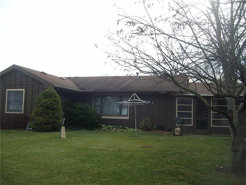 2nd image of 909 Greenbriar Ct