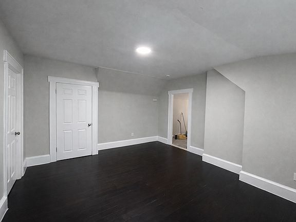 5th image of 207 Parker St Floor 3