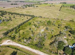 9810 E Creek Bend Dr, Needville, TX 77461