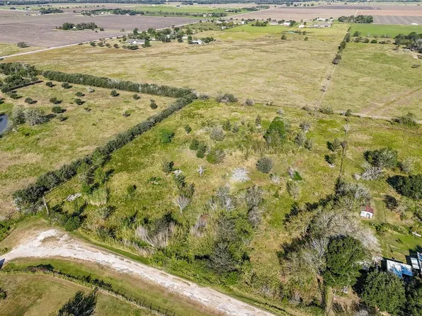 9810 E Creek Bend Dr, Needville, TX 77461