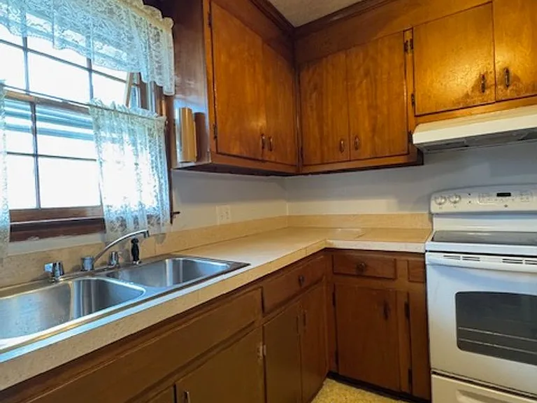 709 Luther Dr — Photo 5