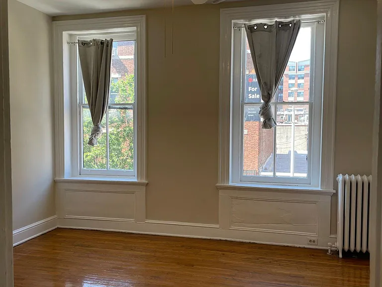 9 W Chase St — Photo 4