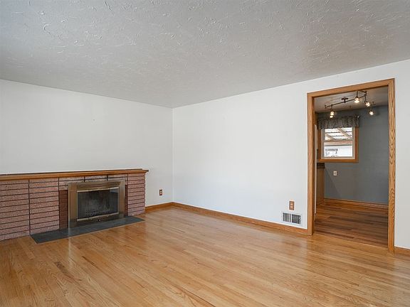 2nd image of 3021 W Bismark Ave