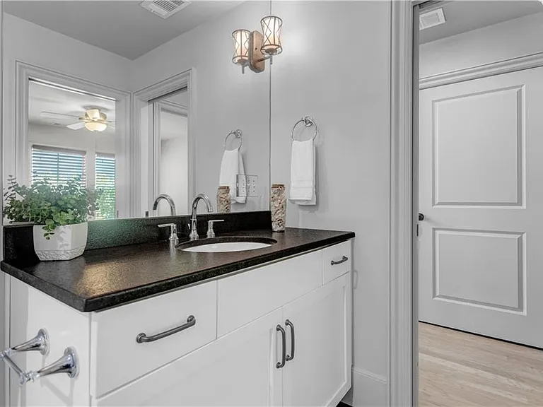 528 Bismark Rd NE — Photo 21