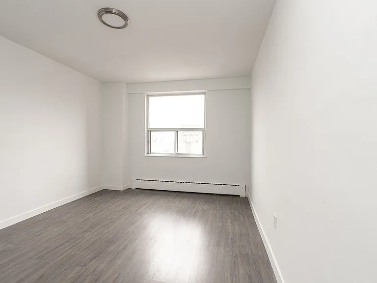 5 Mallory Gdns #50126A-602 — Photo 5
