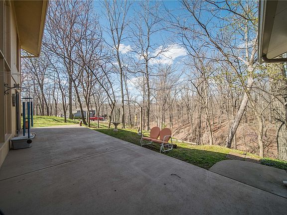 5th image of 110 NE Dogwood Ln