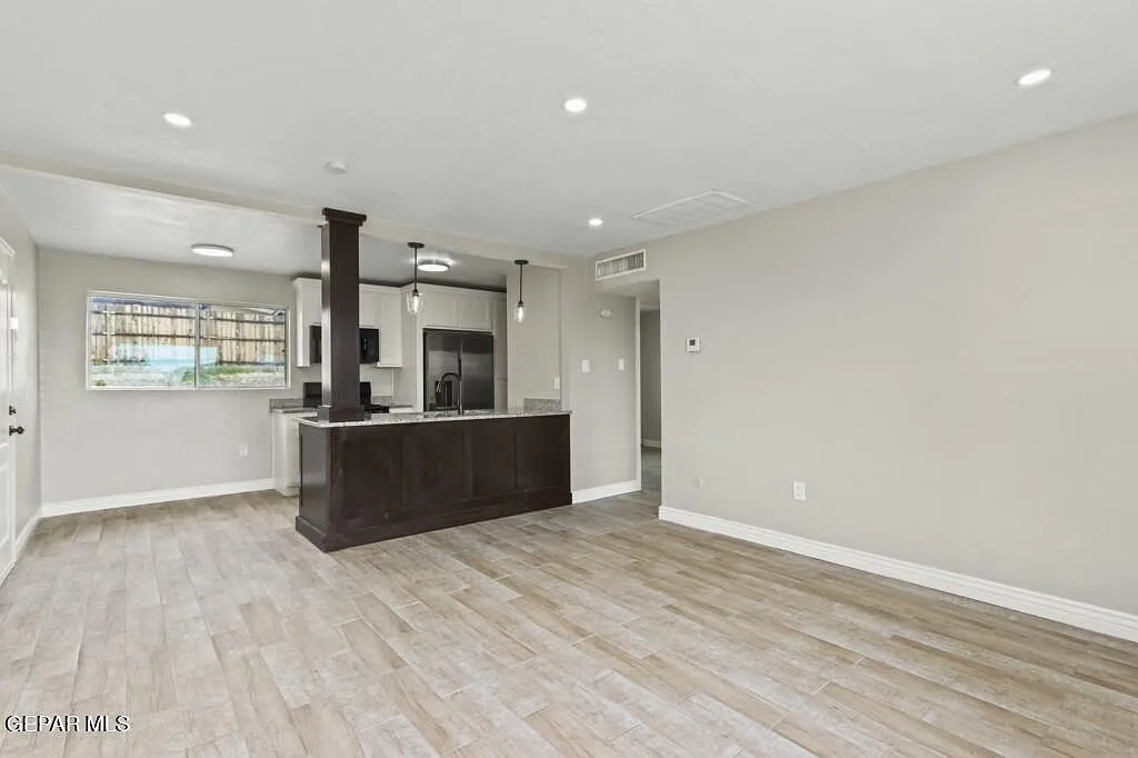3 bed, 1.0 bath, 900 sqft, $1,400 — Photo 4