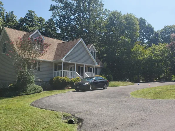 310 Indian Pointe Dr, Hardy, VA 24101