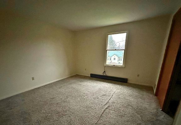2nd image of 4 Marsh St APT 4