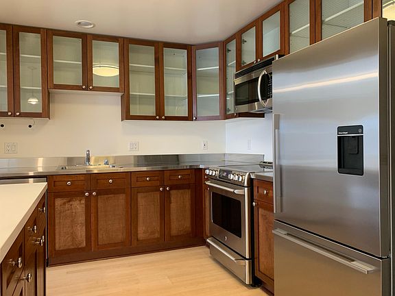 2nd image of 695 5th St APT 5