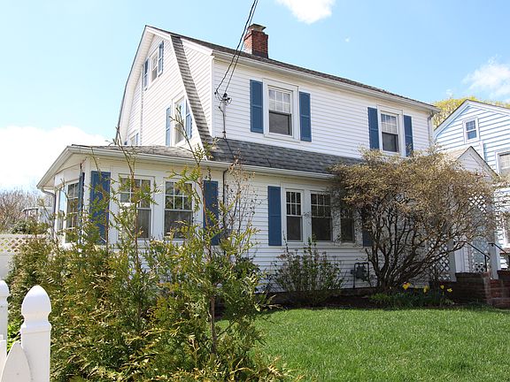 The quintessential New England home!