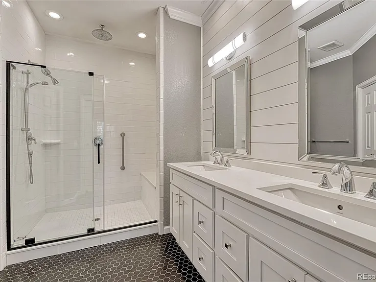 9885 Greensview Cir — Photo 23