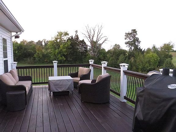 4th image of 40 Holly Ct