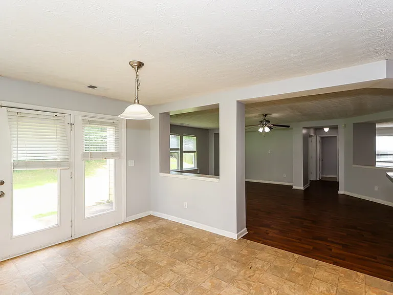2894 Edgewater St SW — Photo 7