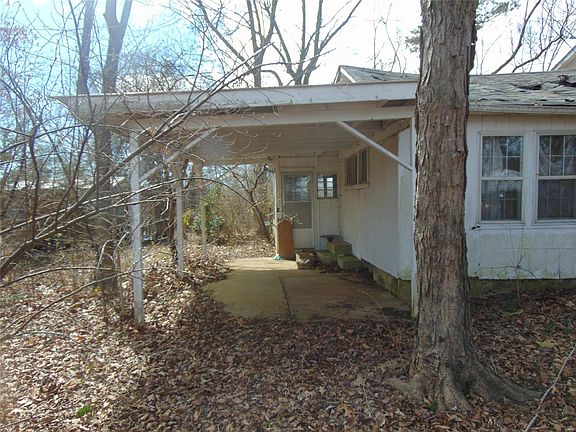 4th image of 1006 E Locust St