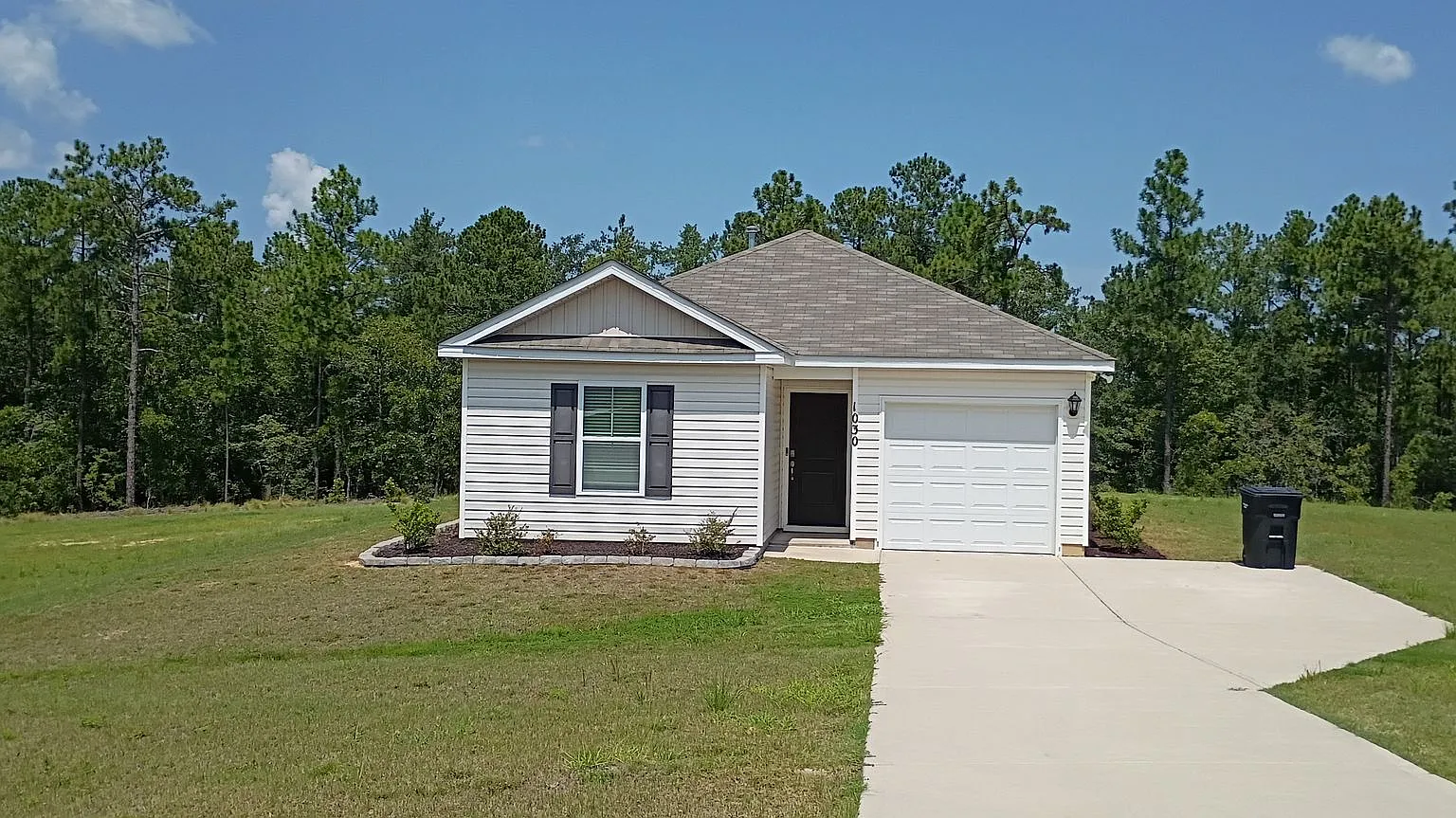 Adorable Three Bedroom Home Nestled in Lugoff SC — Photo 1
