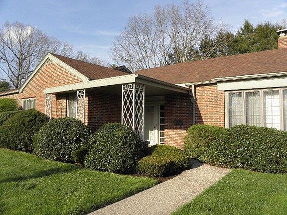 4th image of 1015 Woodlawn Ave