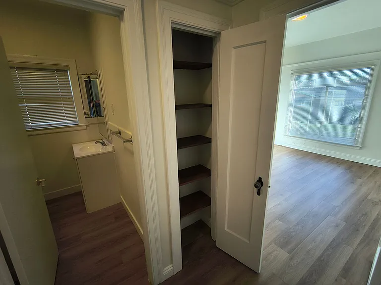 704 Simon St #&-22186 — Photo 17