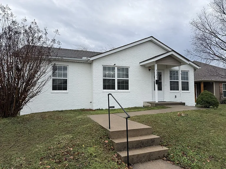 2121 Kentucky Ave — Photo 1