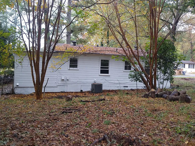 2371 Brackett St SW — Photo 2