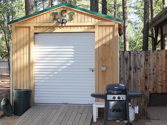 3rd image of 303 W Pine Oak Ln