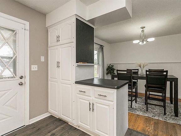4th image of 5018 Montclair Dr NW