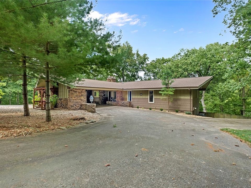 1st image of 9 Longdon Ln